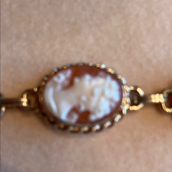 Source Unknown 14K Gold Cameo Bracelet. Barely worn due to small size. - Picture 5 of 5